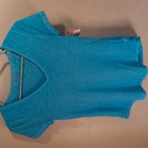 💙NWT Mudd V-neck tee 💙